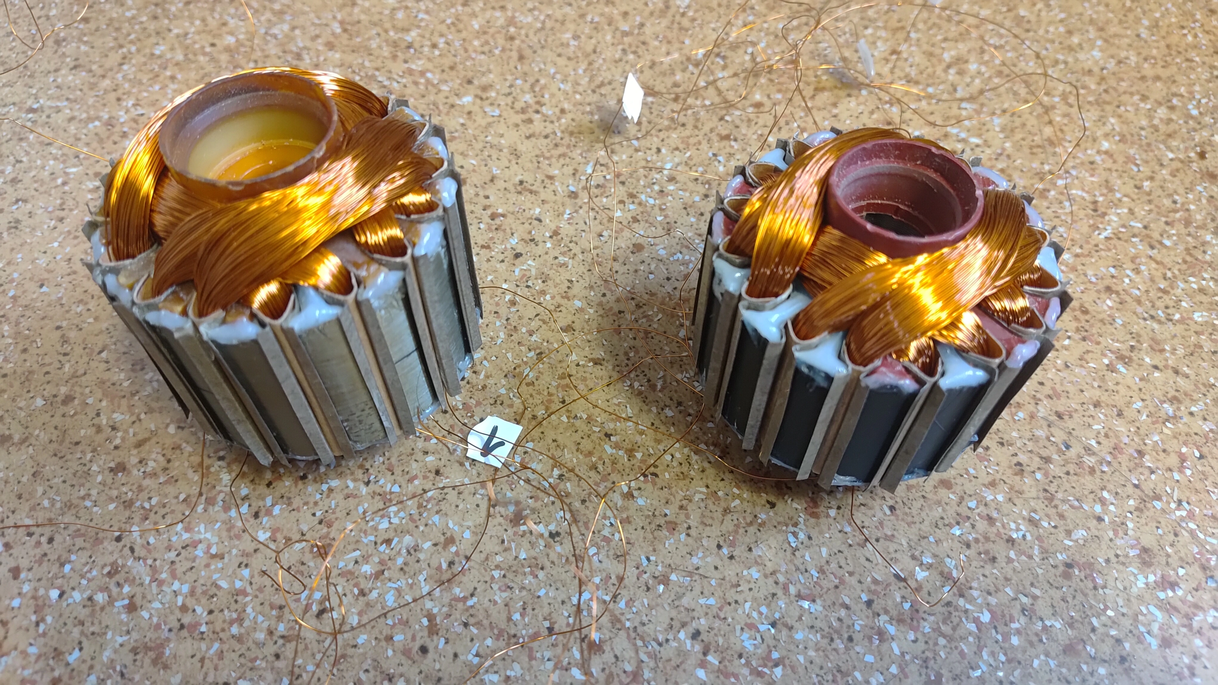 wirniki R2E180-CA91-12 i  R2e180-CA91-12 nawinięte do uzwojenia (suszarka miele)