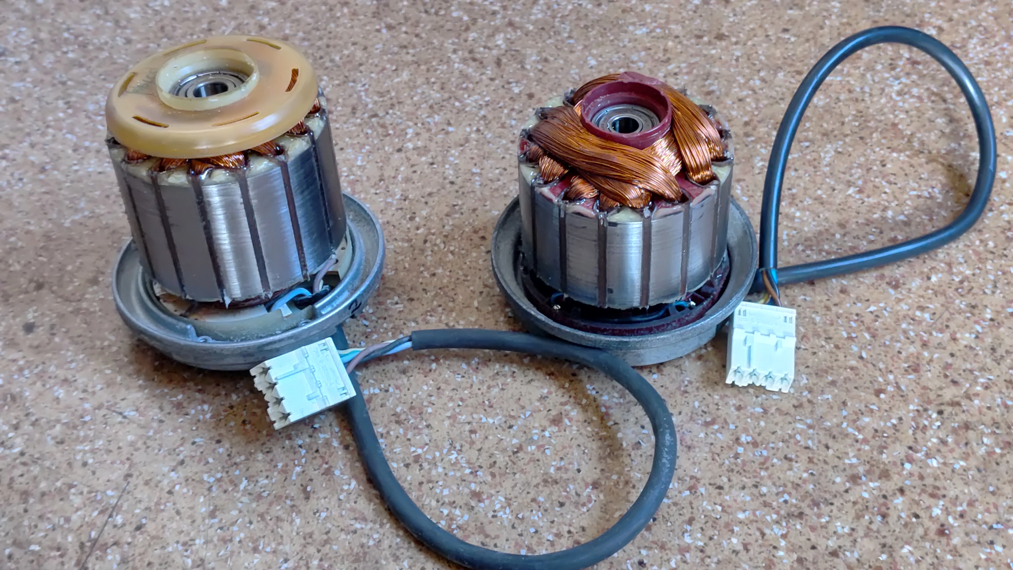 gotowe silniki R2E180-CA91-12 i  R2e180-CA91-12 (suszarka miele)